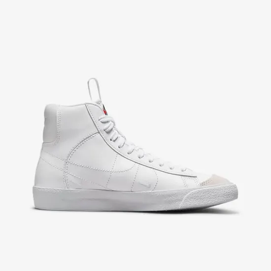 Кросівки Nike Blazer Mid '77 SE DH8640-102