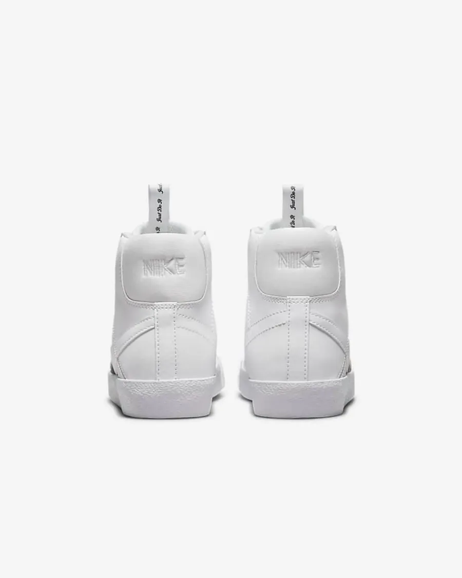 Кросівки Nike Blazer Mid '77 SE DH8640-102