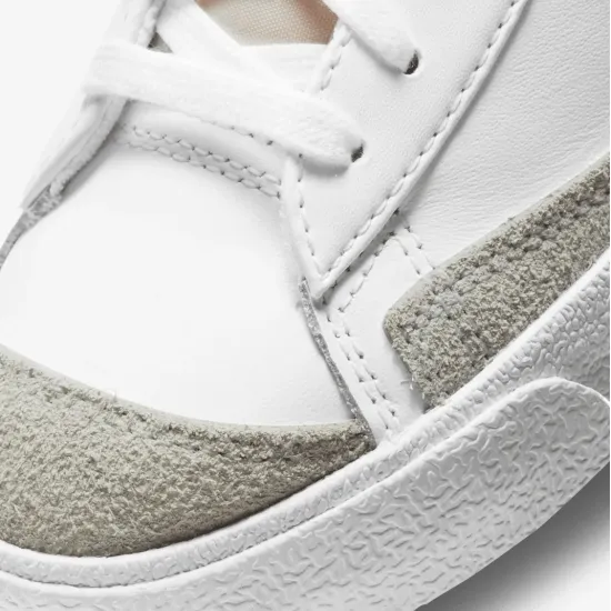 Кросівки Nike Blazer Mid 77 Essential DJ3050-100