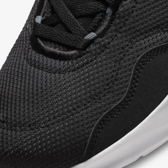 Кросівки Nike Legend Essential 3 Next Nature DM1120-001