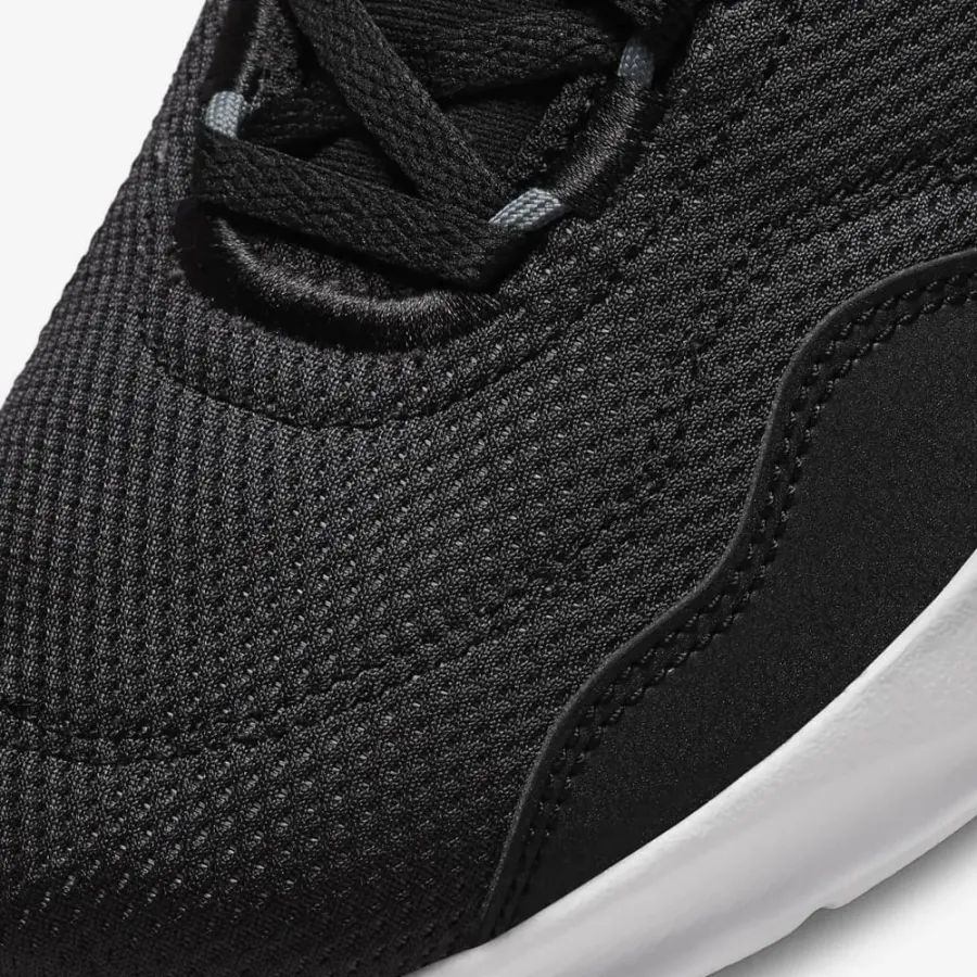 Кросівки Nike Legend Essential 3 Next Nature DM1120-001
