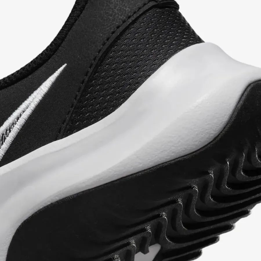 Кросівки Nike Legend Essential 3 Next Nature DM1120-001