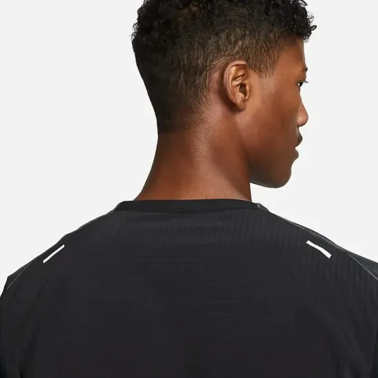 Футболка Nike Dri-FIT Trail Rise 365 SS DM4646-010
