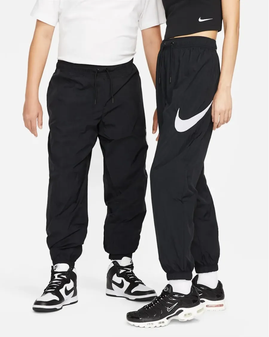 Штани Nike Sportswear Essential Woven DM6183-010