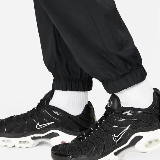 Штани Nike Sportswear Essential Woven DM6183-010