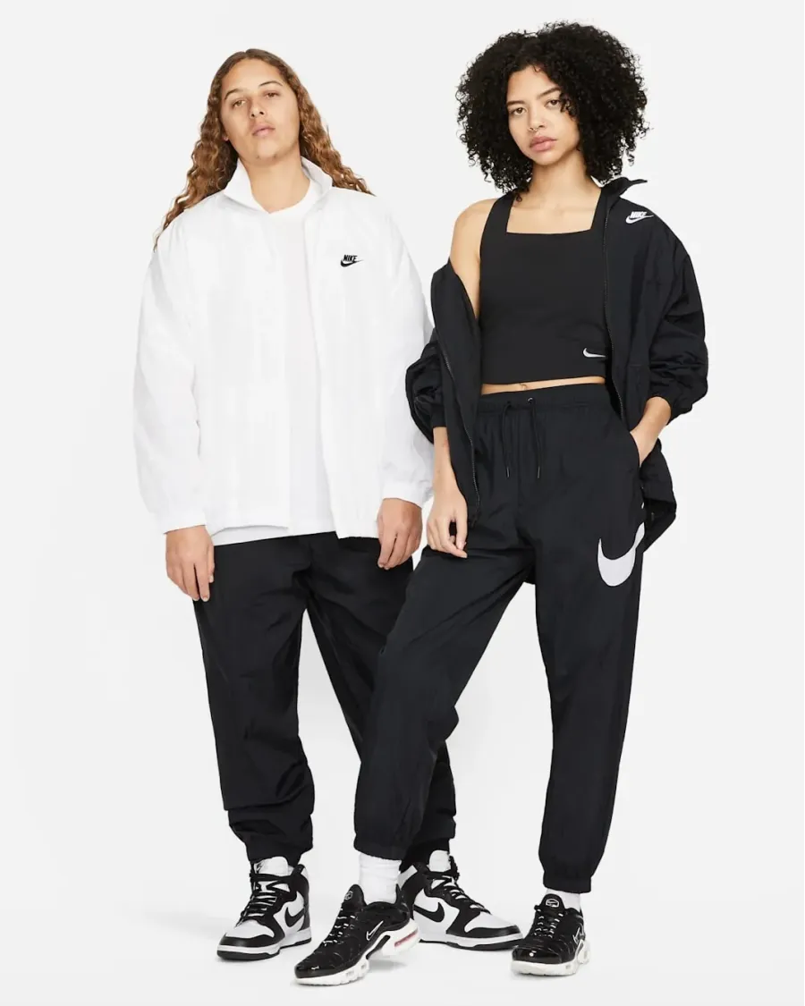 Штани Nike Sportswear Essential Woven DM6183-010
