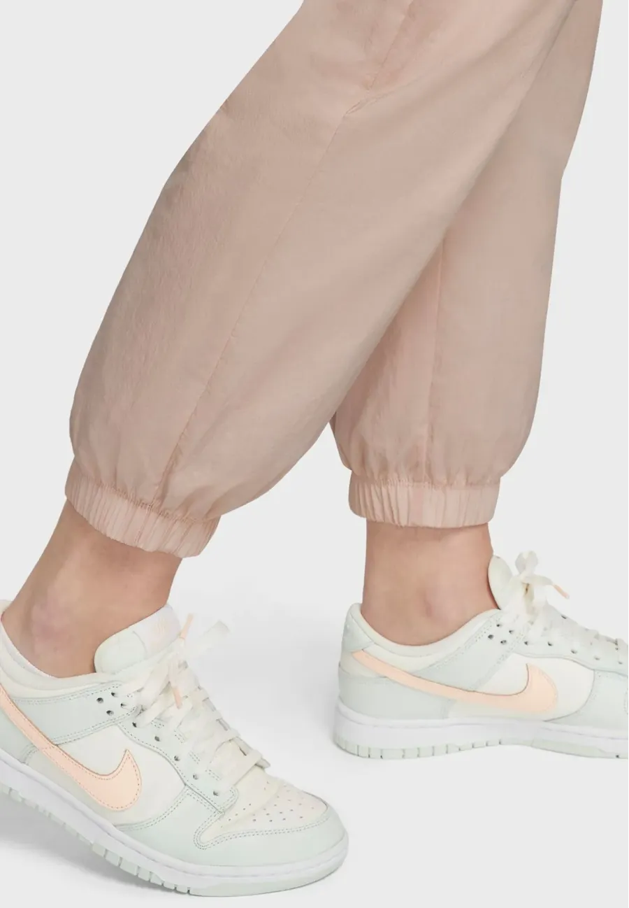 Штани Nike Sportswear Essential Woven DM6183-601