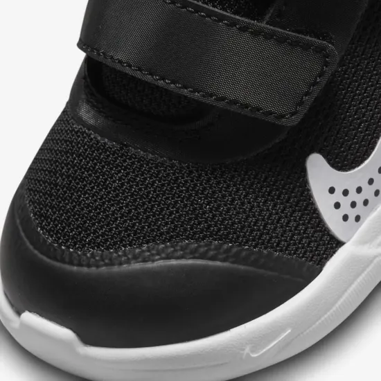 Кросівки Nike Omni Multi-Court DM9028-002