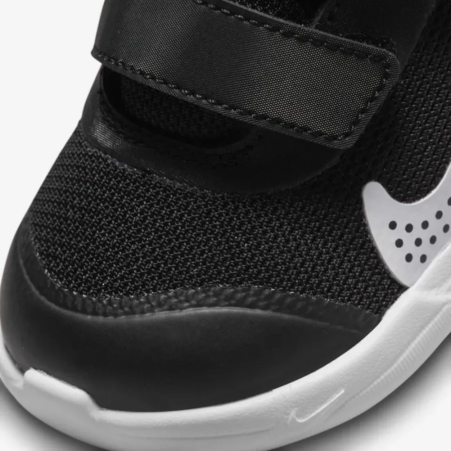 Кросівки Nike Omni Multi-Court DM9028-002
