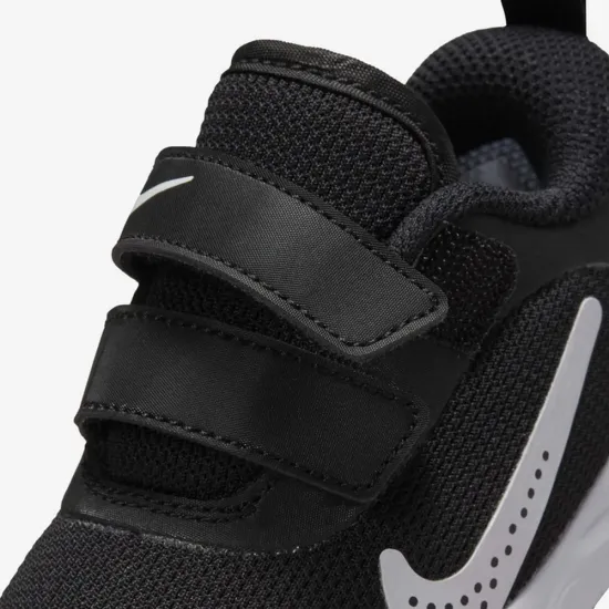 Кросівки Nike Omni Multi-Court DM9028-002