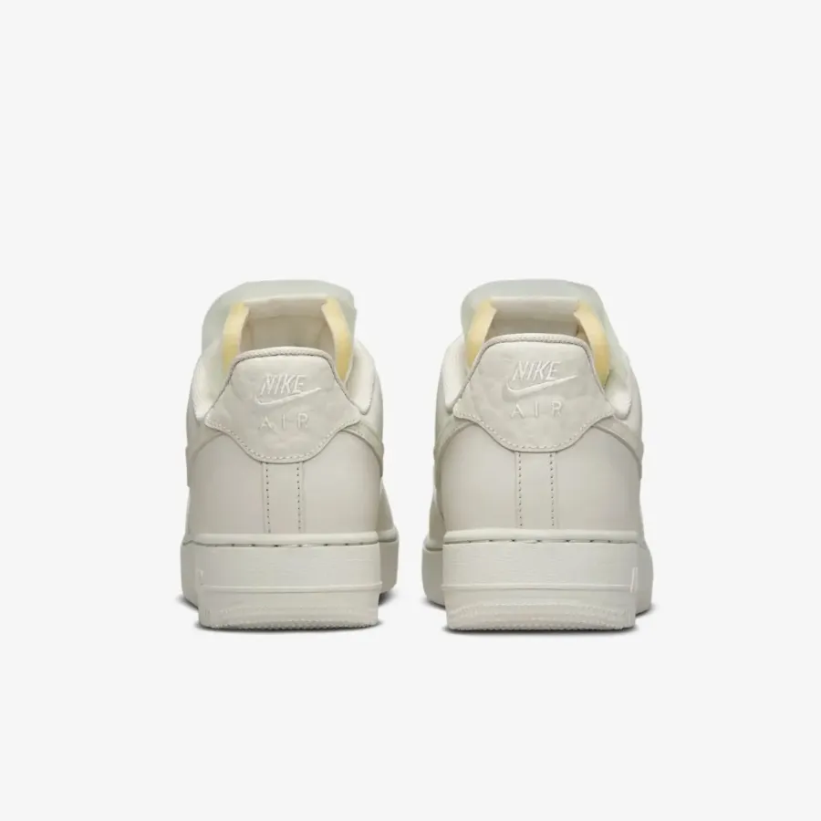 Кросівки Nike Air Force 1 Low Premium DN5463-001