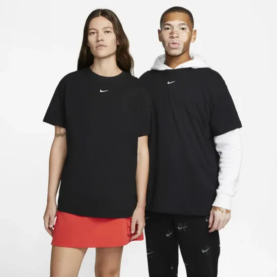Футболка Nike Sportswear Essential DN5697-010