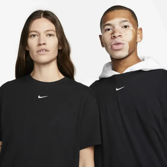 Футболка Nike Sportswear Essential DN5697-010