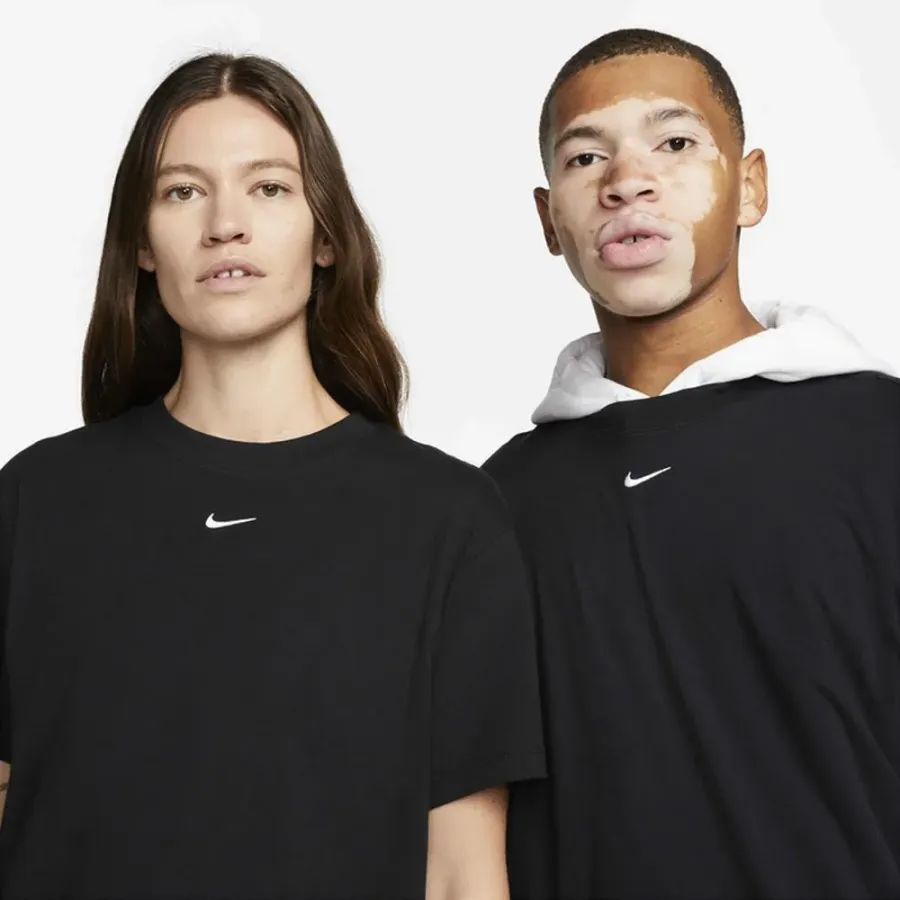 Футболка Nike Sportswear Essential DN5697-010