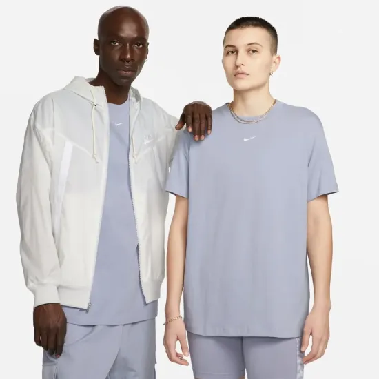 Футболка Nike Sportswear Essential DN5697-519