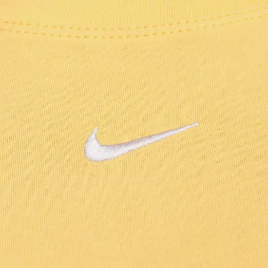 Футболка Nike Sportswear Essential DN5697-795