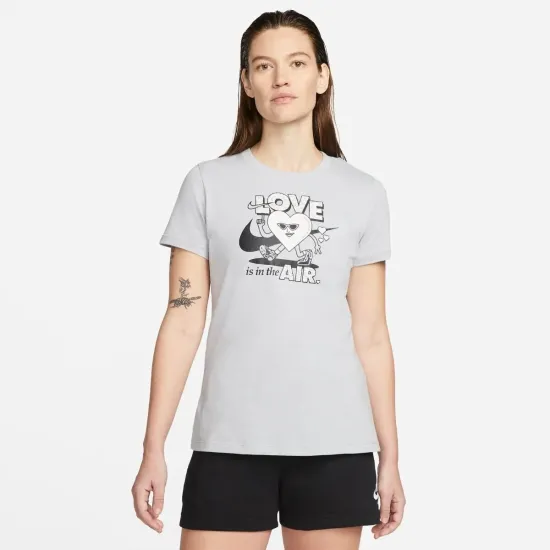 Футболка Nike Sportswear Valentine's Day Short-Sleeve DN5878-063