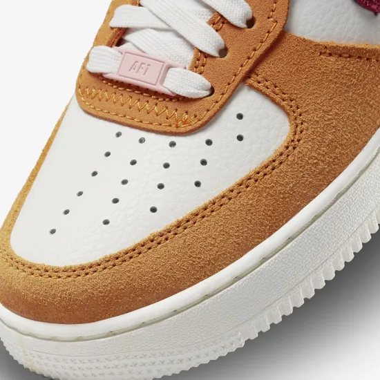 Кросівки Nike Air Force 1 LXX DQ0858-100