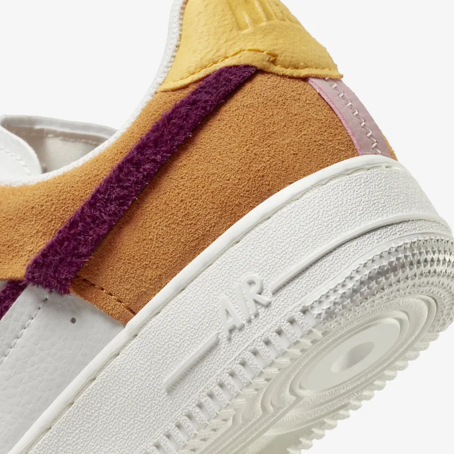 Кросівки Nike Air Force 1 LXX DQ0858-100