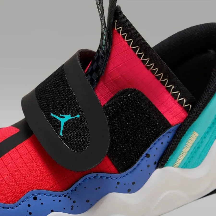 Кросівки Nike Air Jordan 23/7 DQ9294-030