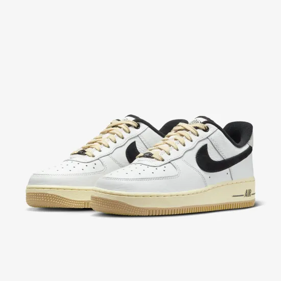 Кросівки Nike Air Force 1 '07 LX DR0148-101