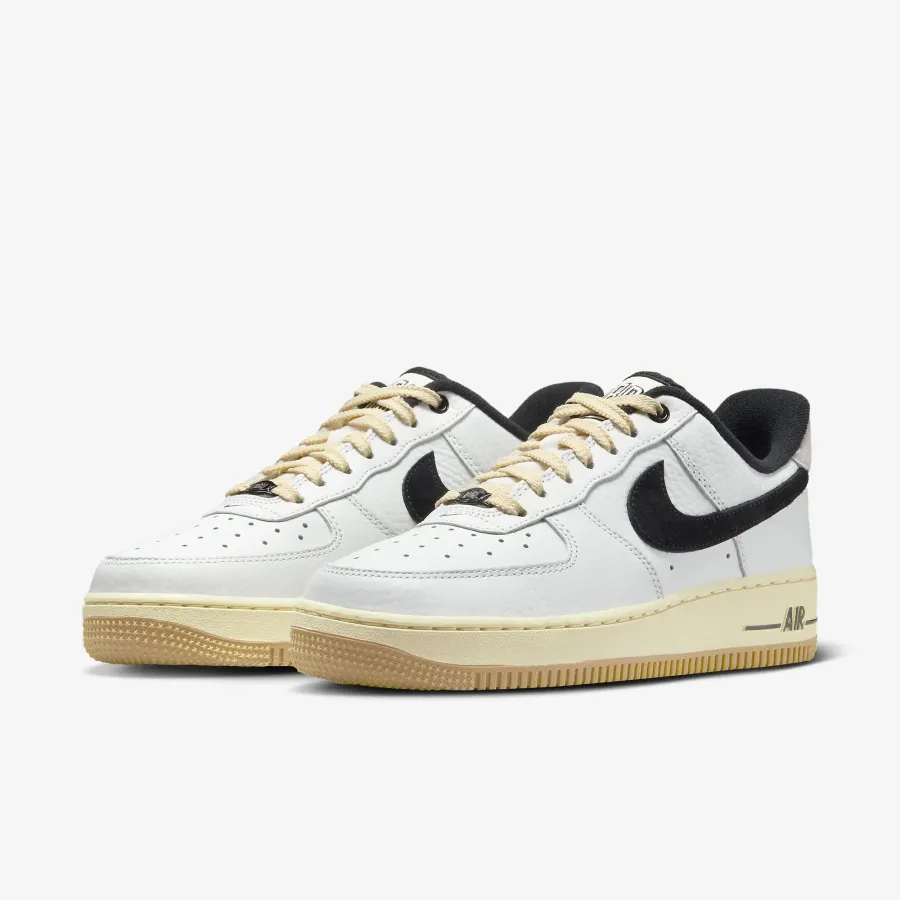 Кросівки Nike Air Force 1 '07 LX DR0148-101