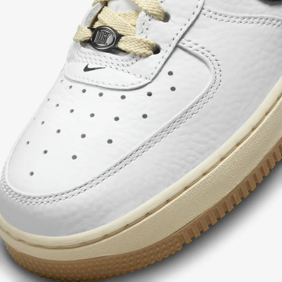 Кросівки Nike Air Force 1 '07 LX DR0148-101