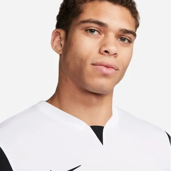 Футболка Nike Dri-FIT Trophy V DR0933-100