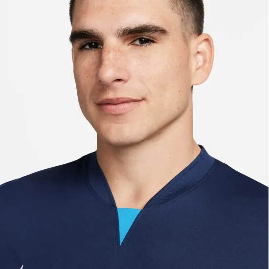 Футболка Nike Dri-FIT Trophy V DR0933-410