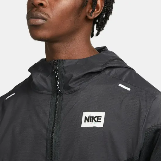 Куртка Nike Windrunner D.Y.E. Running DR2827-010