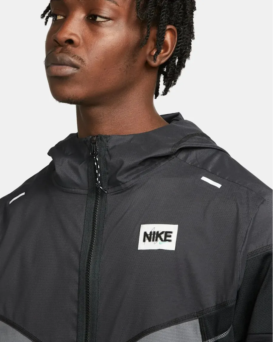 Куртка Nike Windrunner D.Y.E. Running DR2827-010
