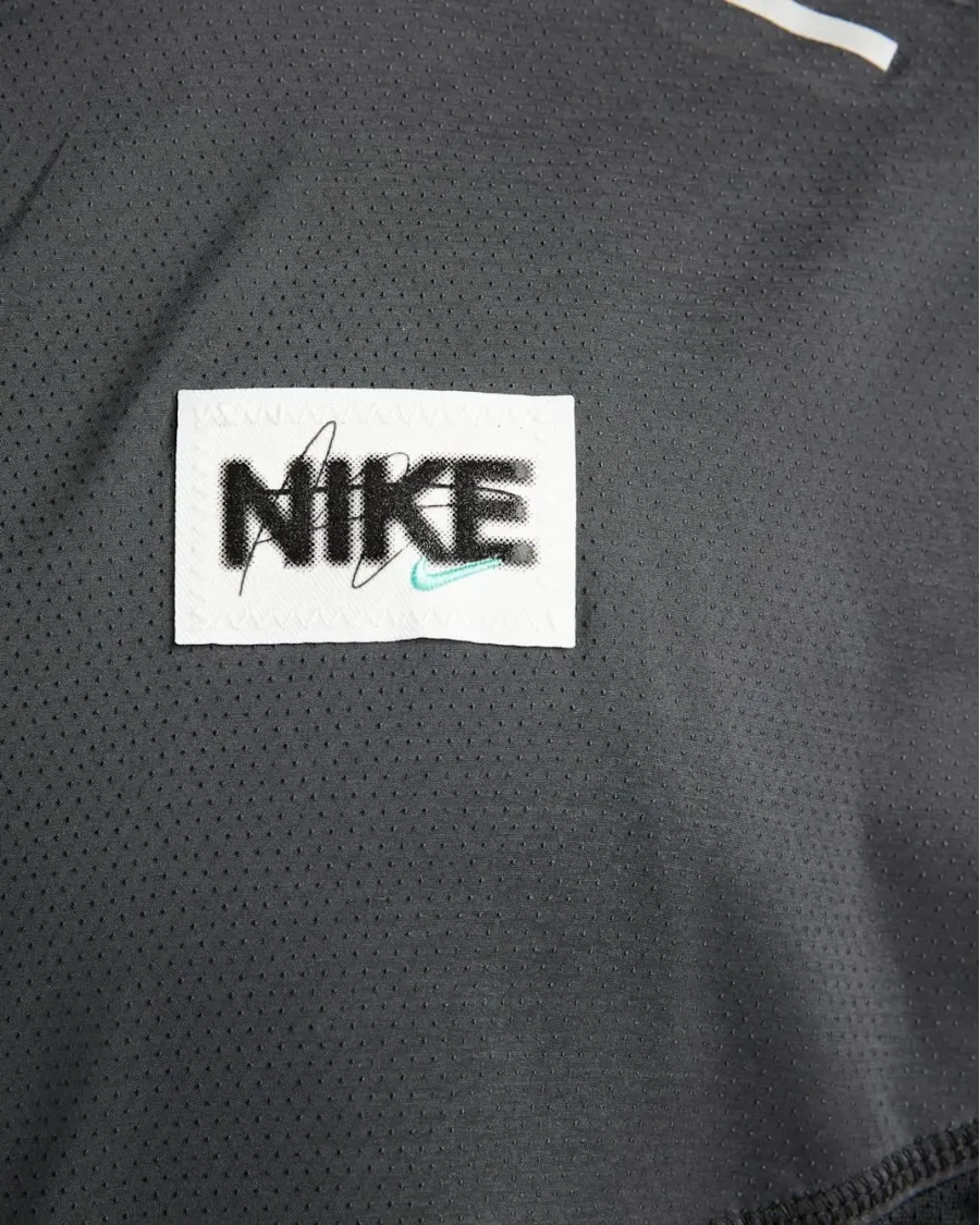 Куртка Nike Windrunner D.Y.E. Running DR2827-010