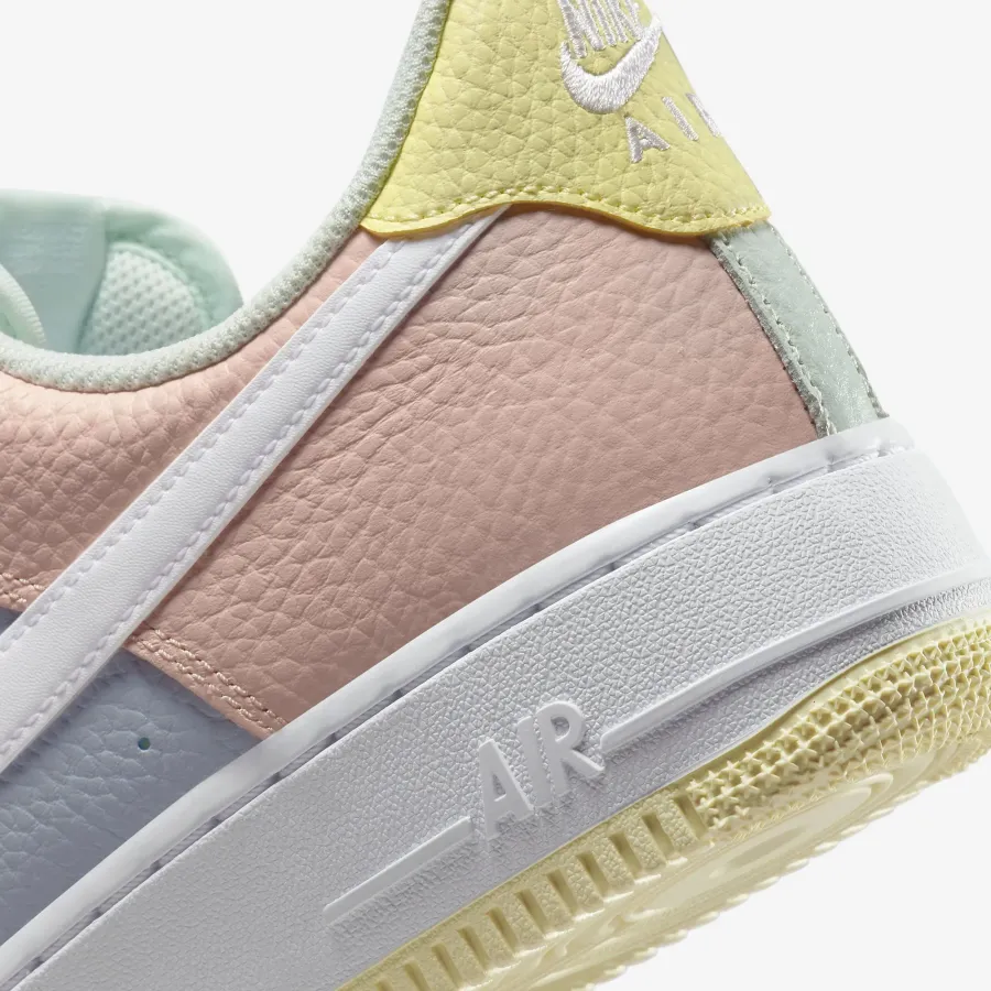 Кросівки Nike Air Force 1 '07 SN Easter DR8590-600