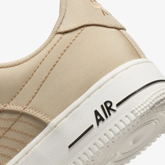 Кросівки Nike Air Force 1 LV8 3 DV1622-100