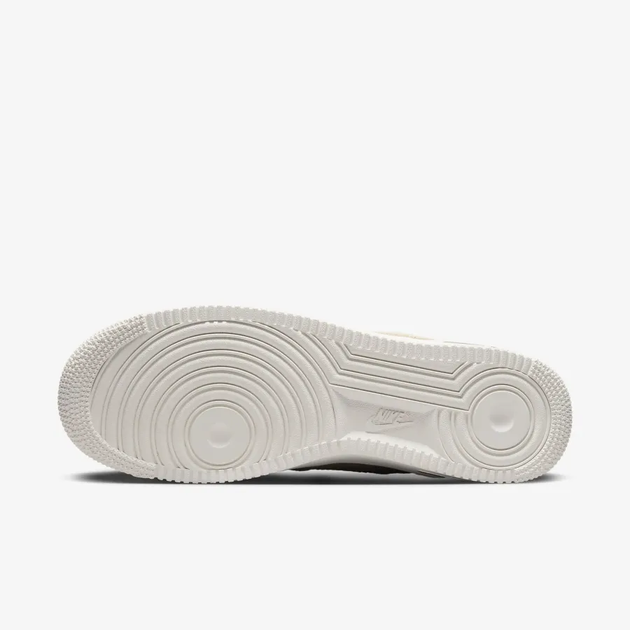 Кросівки Nike Air Force 1 LV8 3 DV1622-100