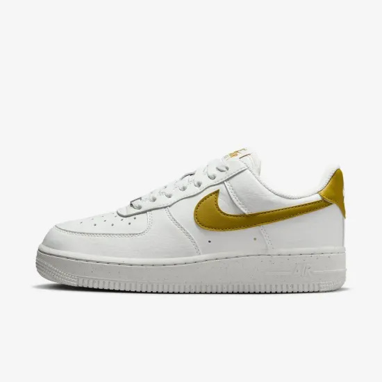Кросівки Nike Air Force 1 07 SE DV3808-101