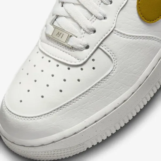 Кросівки Nike Air Force 1 07 SE DV3808-101