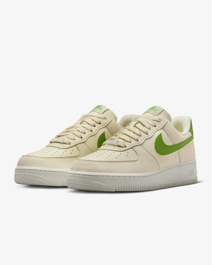 Кросівки Nike Air Force 1 07 SE DV3808-102