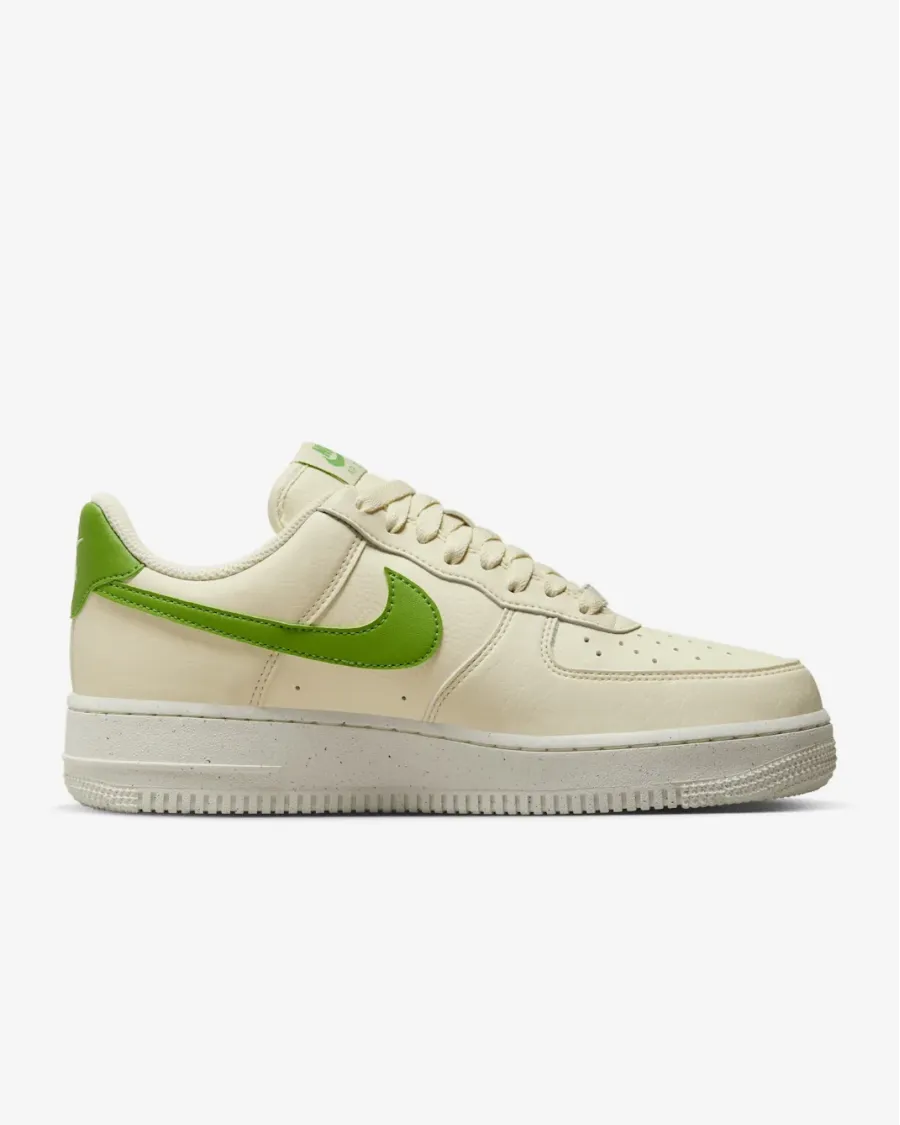 Кросівки Nike Air Force 1 07 SE DV3808-102