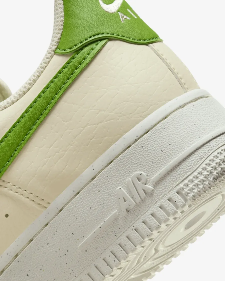 Кросівки Nike Air Force 1 07 SE DV3808-102