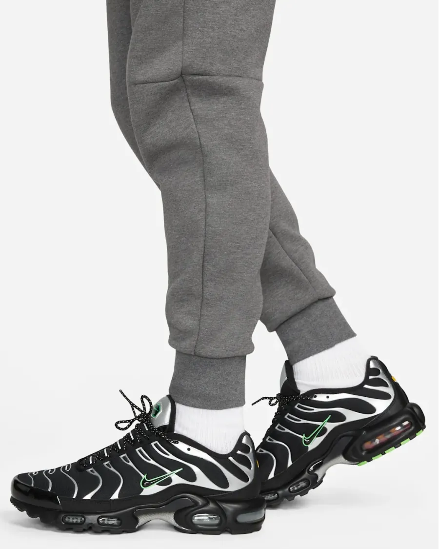 Штани Nike Liverpool F.C. Tech Fleece Joggers DV4834-071