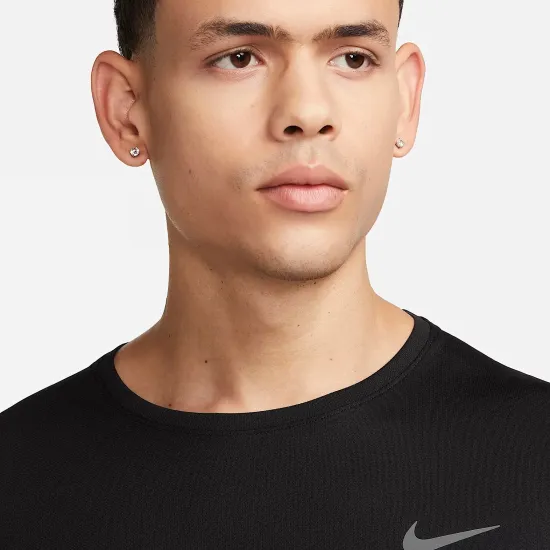 Футболка Nike Miler Dri-FIT UV Short-Sleeve DV9315-010