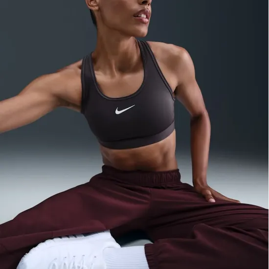 Топ Nike Swoosh Medium Support Padded Sports DX6821-036