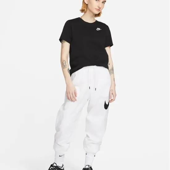 Футболка Nike Sportswear Club Essentials DX7902-010