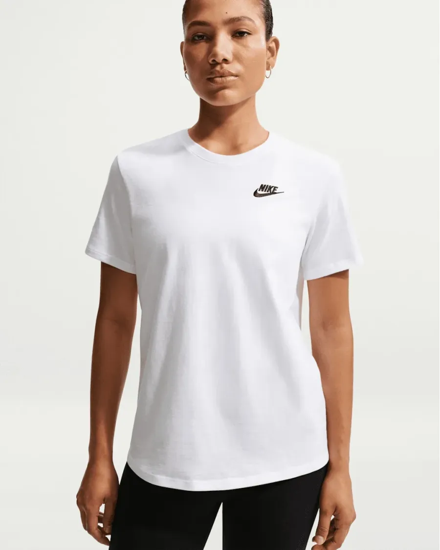 Футболка Nike Sportswear Club Essentials DX7902-100