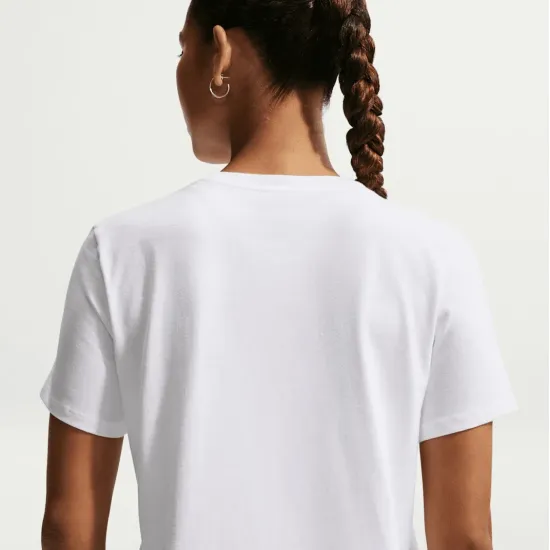 Футболка Nike Sportswear Club Essentials DX7902-100