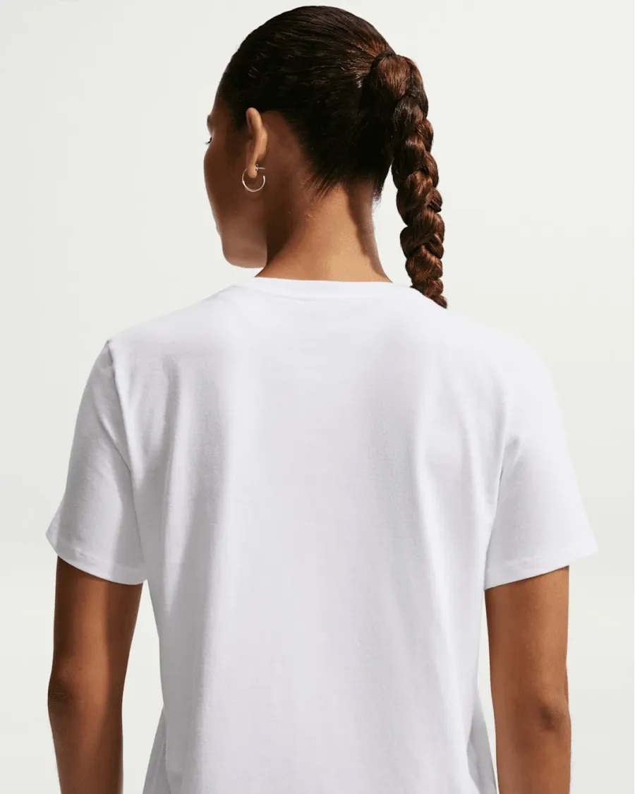 Футболка Nike Sportswear Club Essentials DX7902-100