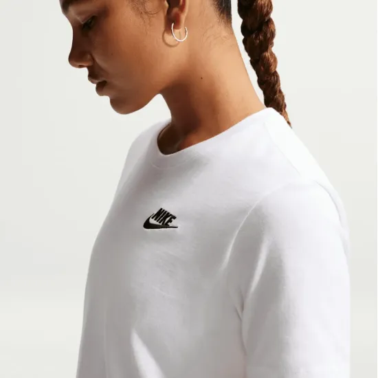 Футболка Nike Sportswear Club Essentials DX7902-100