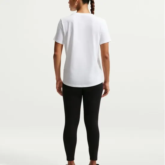 Футболка Nike Sportswear Club Essentials DX7902-100