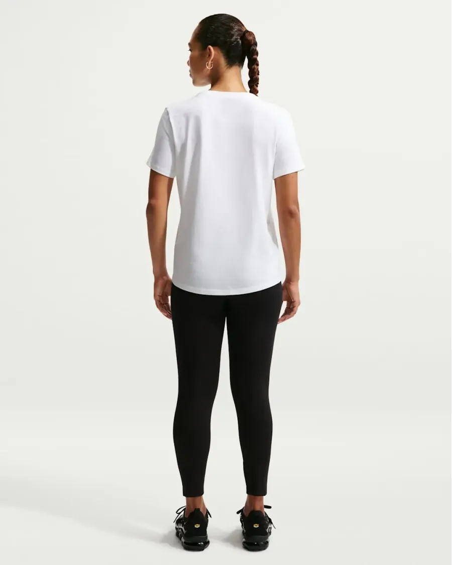 Футболка Nike Sportswear Club Essentials DX7902-100